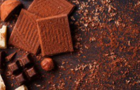 Visita a laboratorio artigianale di cioccolato, a Modica. Per conoscere il cioccolato, niente è meglio che di mettere le proprie mani nella pasta di cacao e realizzare alcune tipiche barrette!